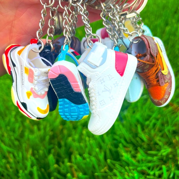 Mini shoe keychain. Listing is for ONE keychain pictured. - Picture 3 of 3
